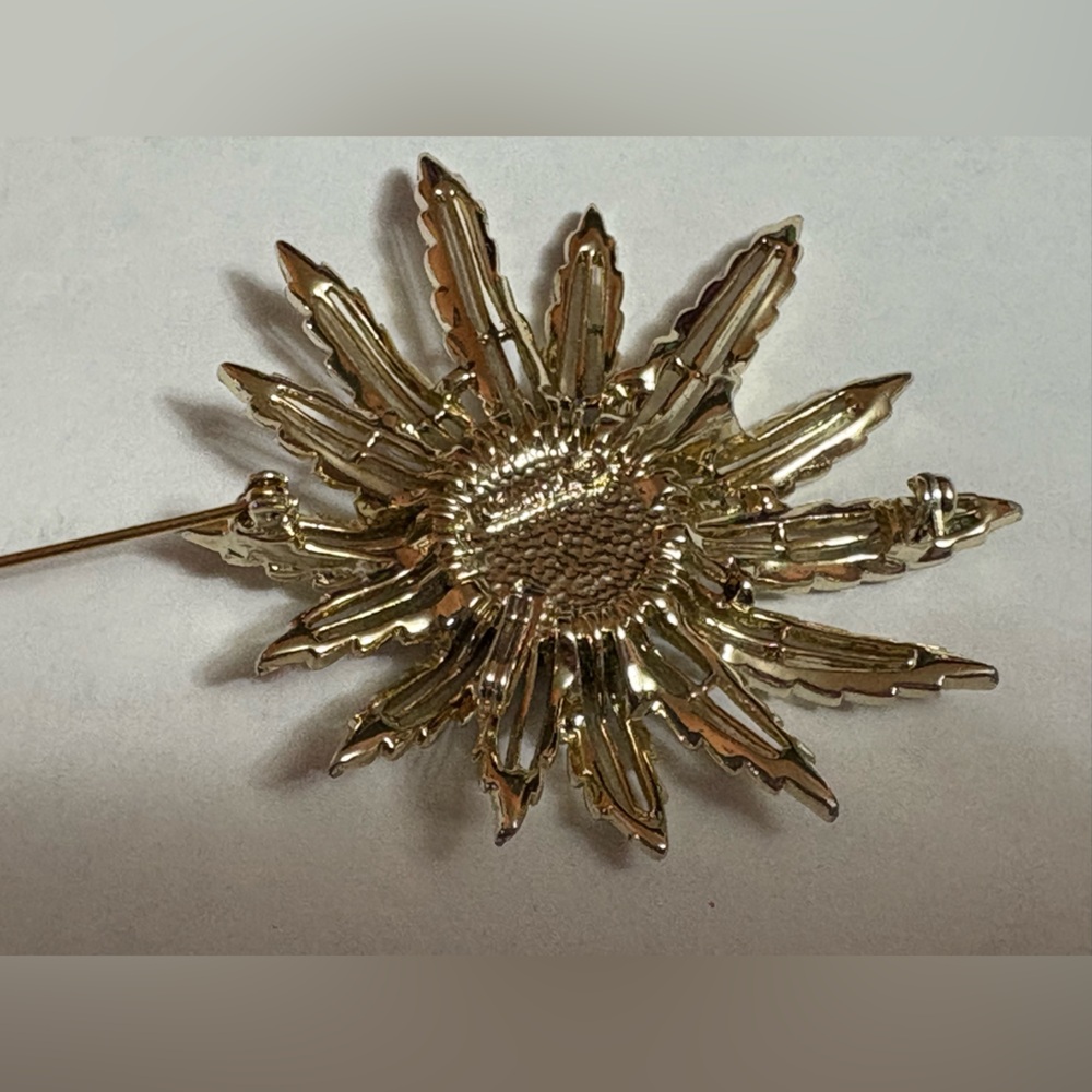 Sarah Coventry Starburst 1961 Floral Brooch With Raised Amber Center - Picture 4 of 8